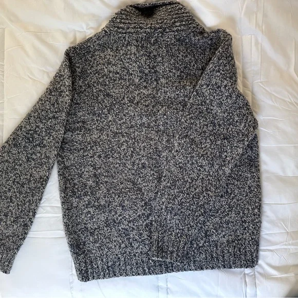 L.L. Bean Men's Blue & Cream Lambswool Sweater sz L - Picture 5 of 5